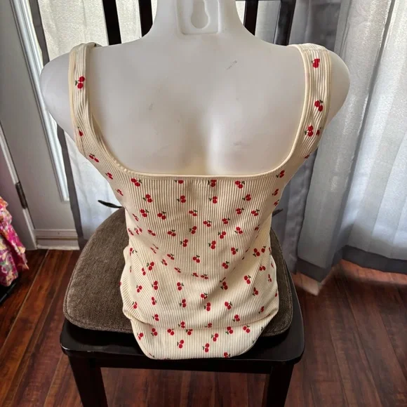 Cherry Print Ribbed Tank Top - Picture 4 of 6